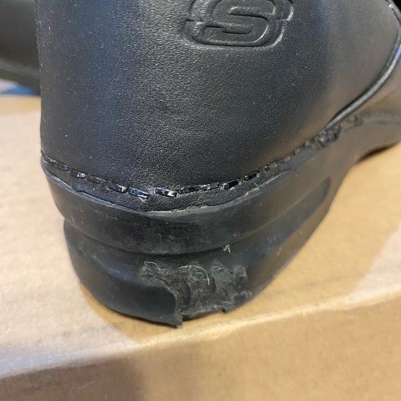 Black clogs by Skechers - Picture 3 of 5